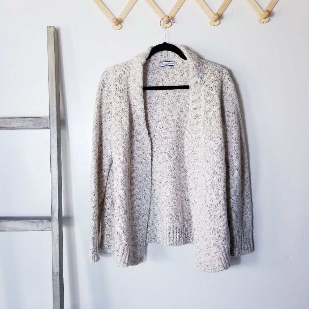CROFT AND BARROW CREAM WITH MULTI COLORS CARDIGAN SIZE MEDIUM